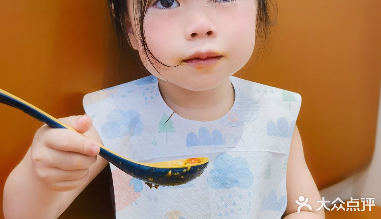 洛阳…上了！上了！姐弟俩上儿童餐了！