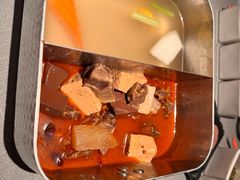 -左庭右院鲜牛肉火锅黑金店(陆家嘴中心店)
