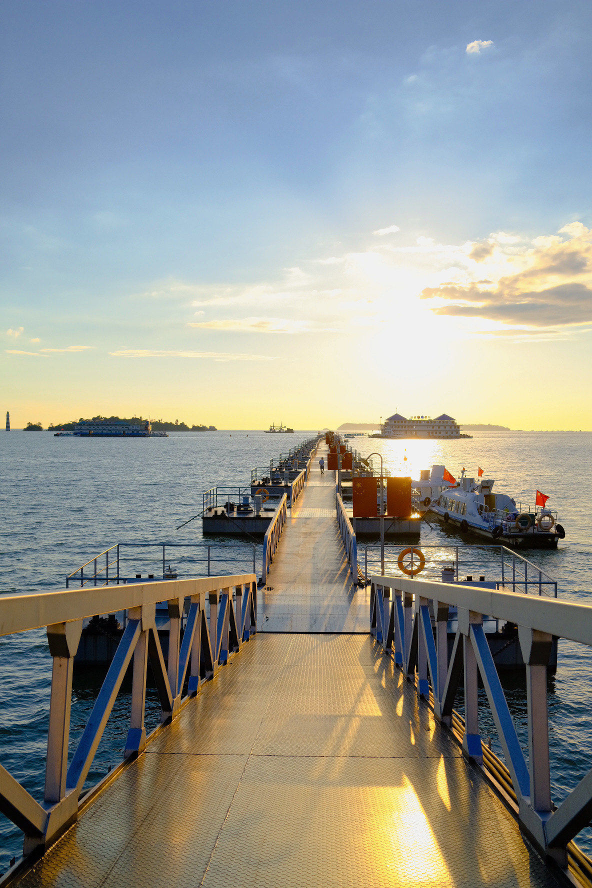 傍晚的港口美景真治愈