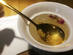 玫瑰皂角米银耳羹-炖物24章·顺时轻养茶(杭州大厦店)