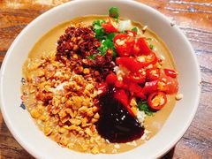 -东巴婆婆云南鱼豆花火锅(大东门店)