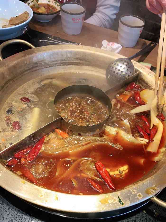 辣小二脆毛肚火锅(赤城店)-"首评 刚开业时候去了一次, 广告打的.