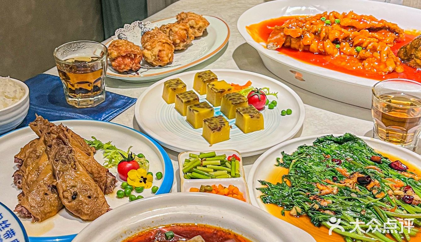 炸八块，这都是招牌 包括吃饭之前会有开胃小菜