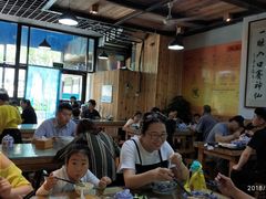 大堂-陇上全荟兰州传统牛肉面(延吉路店)