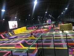 -嘿哟动霸CHUA·新潮玩运动娱乐中心·蹦床滑冰团建乐园