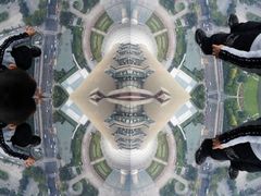 -东方明珠259米全透明悬空观光廊