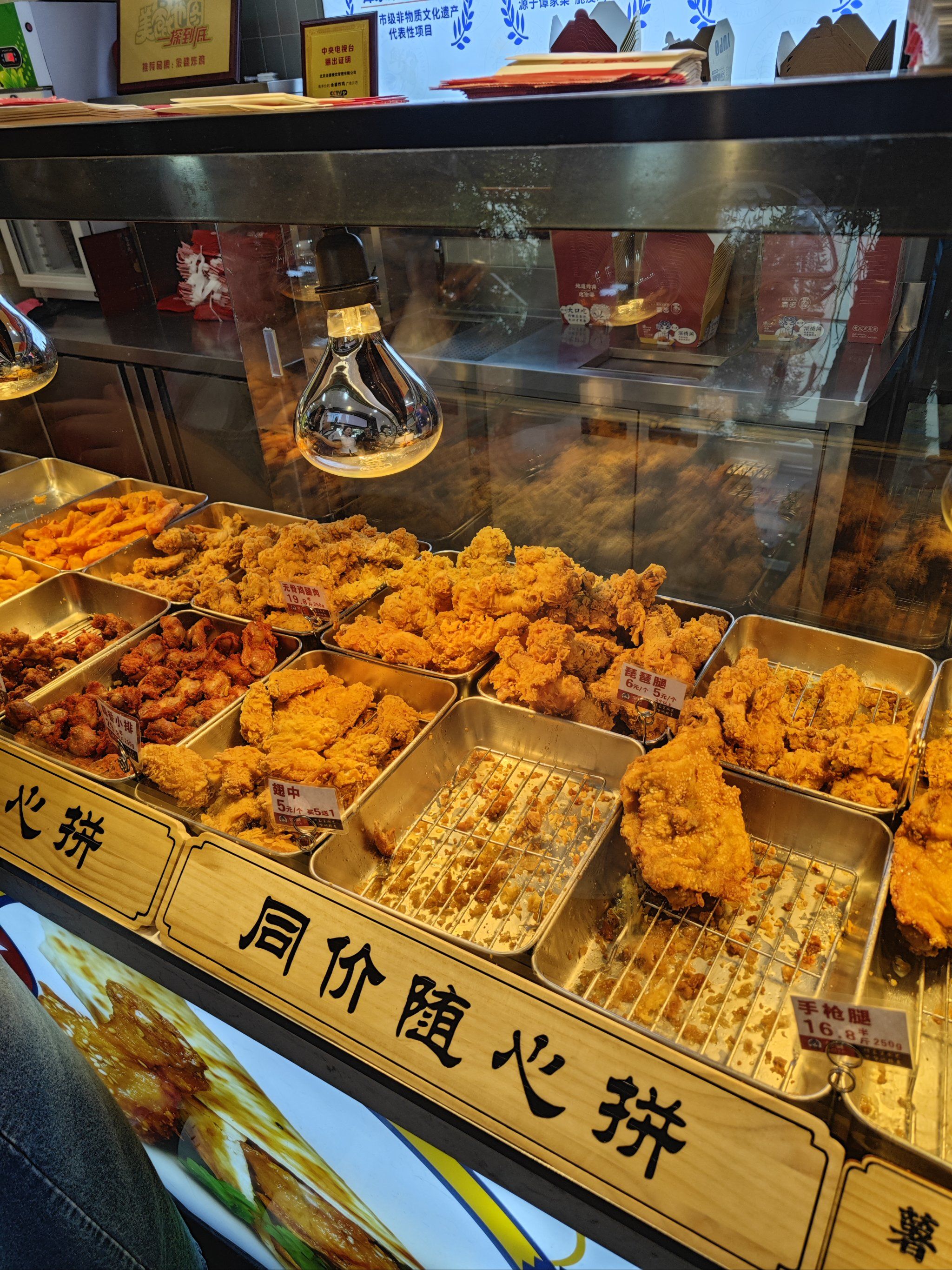 每次路过都被余婆炸鸡香到