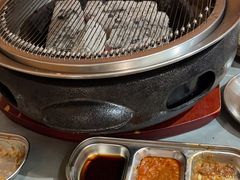 -围炉肉舍•炭烤活鳗•丹东海鲜烤肉(步行街店)