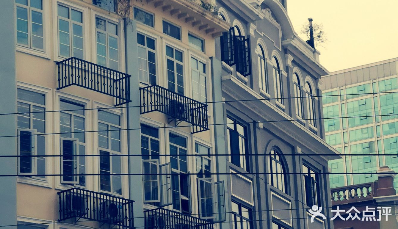 赞记这家店的东西比其他地方贵一些，嗯
