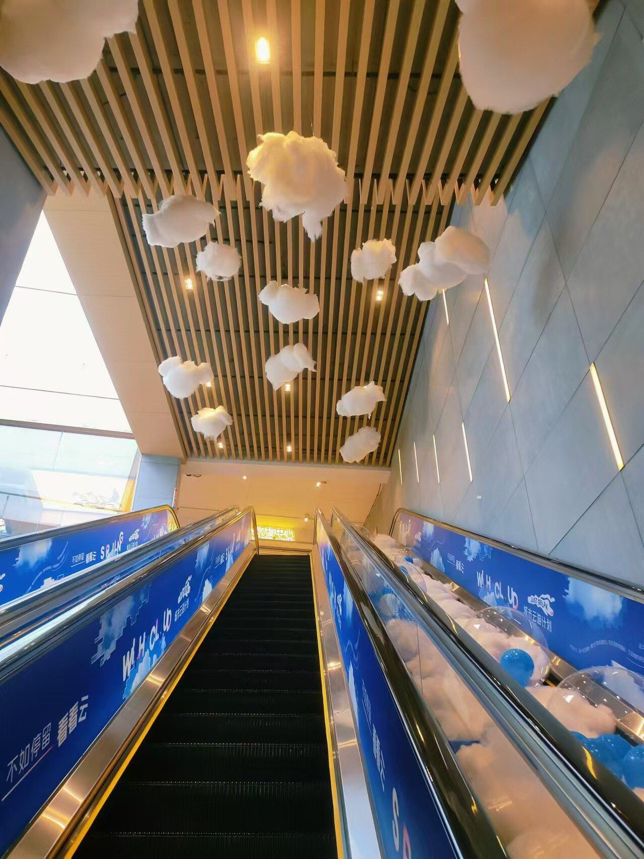 0元玩转这座城特别的手扶梯,喜欢😘#必逛商场打卡攻略 #商场里隐藏