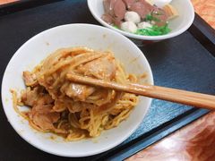 -松树干拌面店