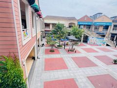 -王府井奥莱临潼小镇(临潼店)