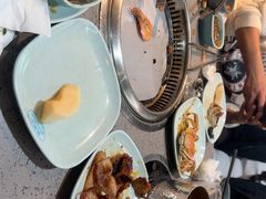 -金滏山·烤肉海鲜火锅自助(襄阳万达店)