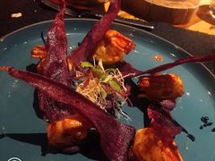 煎虾配紫薯泥薯片及姜味柠檬汁-AZUL by FUEL蓝色·法式酒馆(琶醍店)