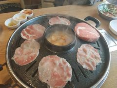 -江南猪肉商会无限续吃(弘大店)
