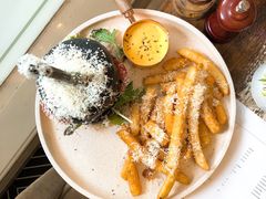 -FLOVIE FLORIST CAFE