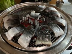 -围炉肉舍•炭烤活鳗•丹东海鲜烤肉(步行街店)