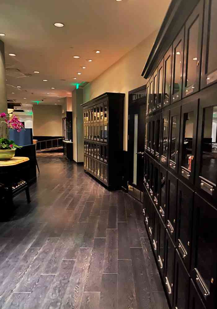 莫尔顿牛排坊(浦东ifc店)-"冲着happy hour去的.那个马丁..."-大众点