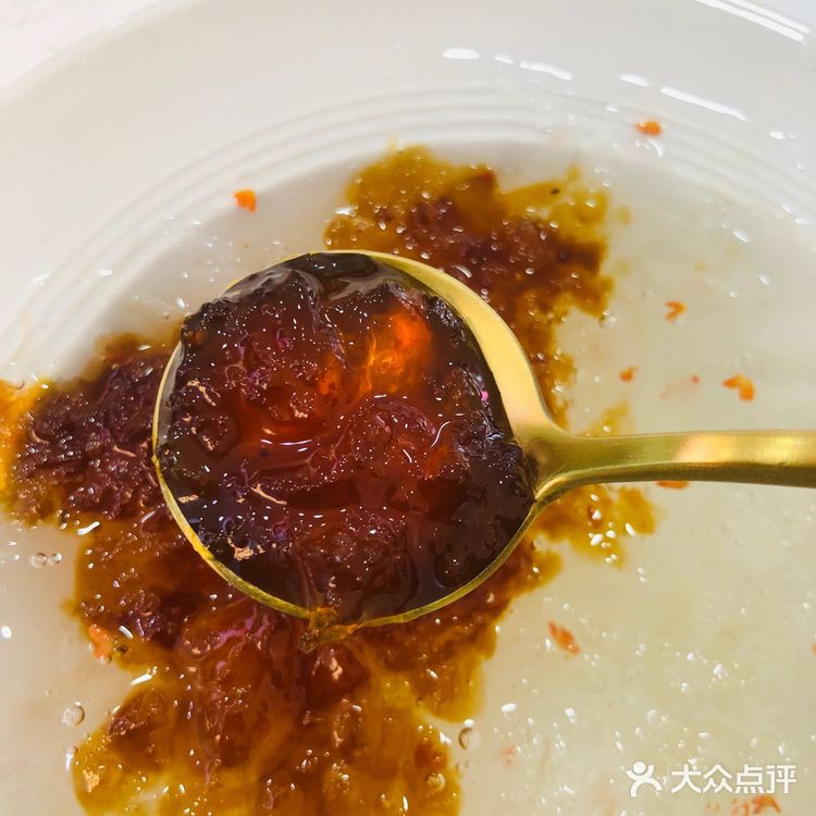 店内羹比露要浓稠一些，无论是什么样的产品都是可以拉丝的