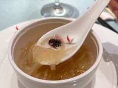 黑枸杞银耳炖雪梨-彩丰楼中餐厅·仁恒洲际酒店