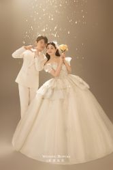 -喜爱高定婚纱摄影