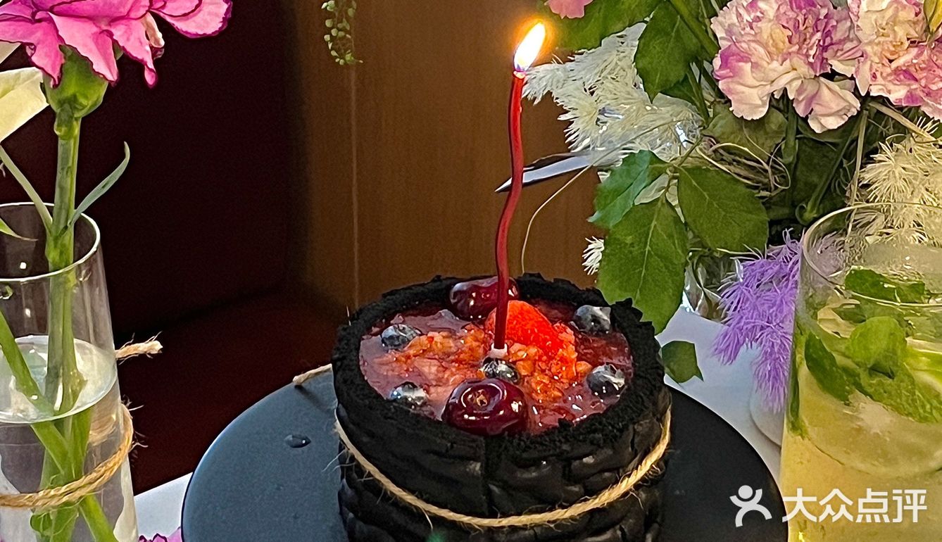 它真的！我哭死…生日🆓布置+送莓果爆浆蛋糕🫐