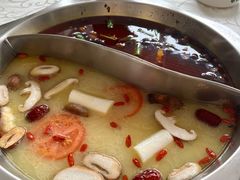 红白锅底-冯鱼头火锅(青蓝山美食一条街店)