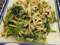 香菜豆腐皮-八两八金·莱芜特色炒鸡(市南漳浦路店)