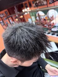 -查尔曼男士理发馆