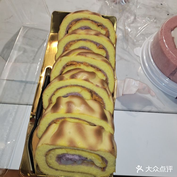 晚上疯狂摄入热量!四杯奶茶六份面包蛋糕甜品!