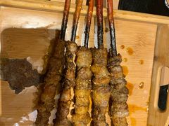 烤红柳羊肉串-蒙古人烤羊大师·绿野餐厅(工农大路店)