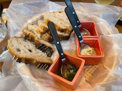 三种酱配酸面包-Mesa Madre梅萨妈妈·Bintana(国贸店)