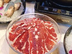 肥牛-鲜入围煮花胶鸡海鲜火锅