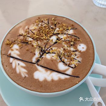 这家咖啡店在运河公园内,到了门口不想走太多路的话可以