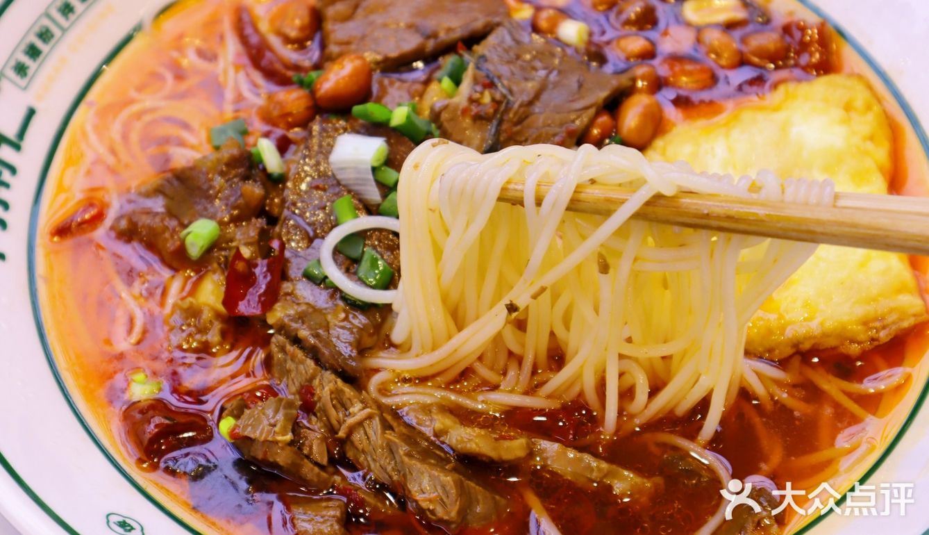 火爆魔都的杀猪粉，地道湖南味