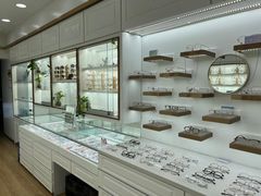 -翰佐蔡司小乐圆·依视路星趣控·暴龙眼镜折扣店