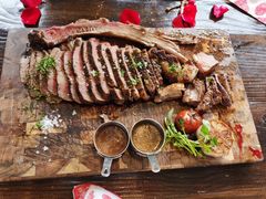 澳洲黑安格斯战斧牛排-九月里.自由花园餐厅