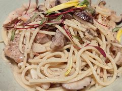 黑松露酱培根鸡肉意面-一沙一城·岩烤牛扒(深圳首店)