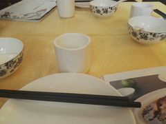 餐具摆设-蝴蝶泉宾馆-中餐厅