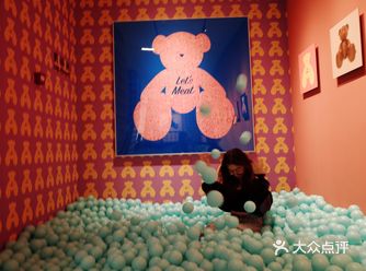 魔都看展天方叶谭  整个展是由视觉艺术家叶子乐