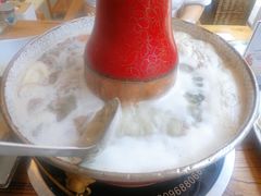 景泰蓝铜锅-毛辣果·贵州红酸汤牛肉火锅(西单店)