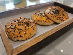 自制云南重瓣玫瑰饼-云腾食府·云南菜