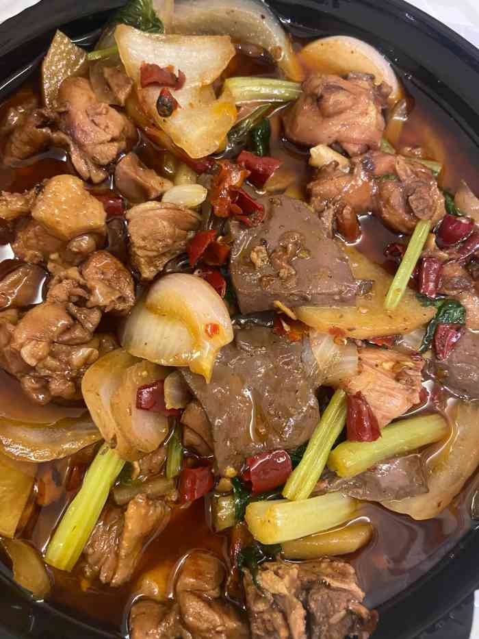 重庆鸡公煲(江城路店)-"点了中份的鸡公煲,两个人吃刚刚好,店面.