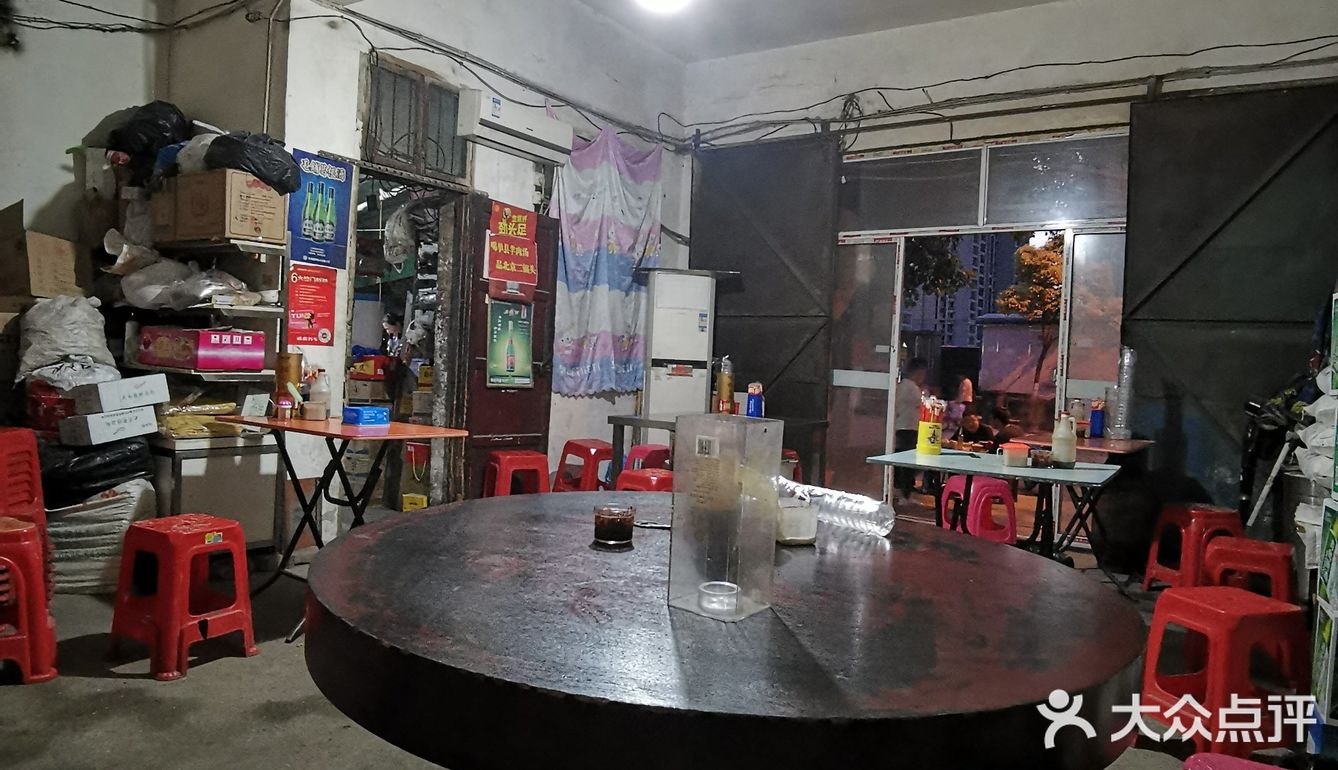 一家没有店名的苍蝇馆子