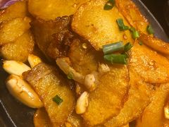 -阿瓦山寨·湘菜现炒·剁椒鱼头王(咸阳总店)