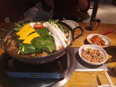 -枣玛露炭火烤肉脊骨锅