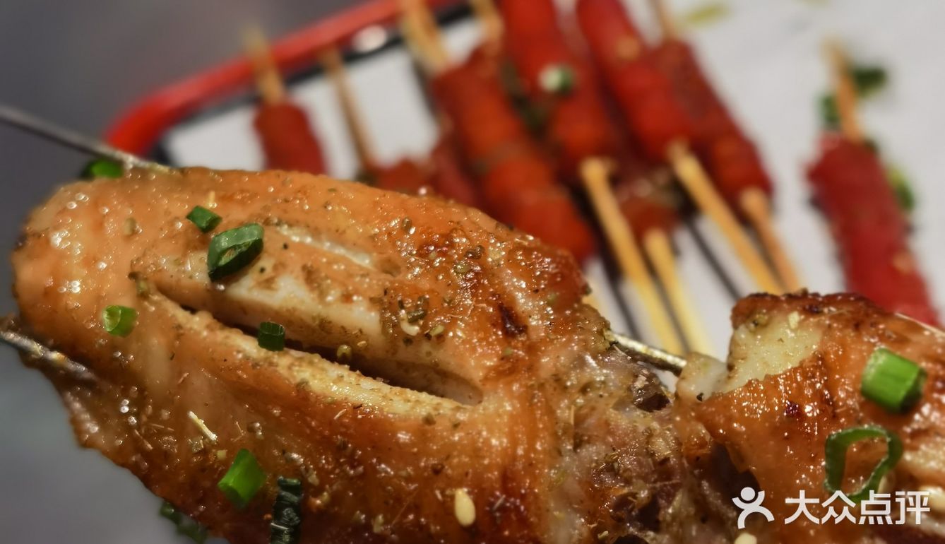 吃着烤串🍢 却有蹦迪的冲动