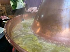 -果松木炭酸菜铜火锅·外婆参鸡汤