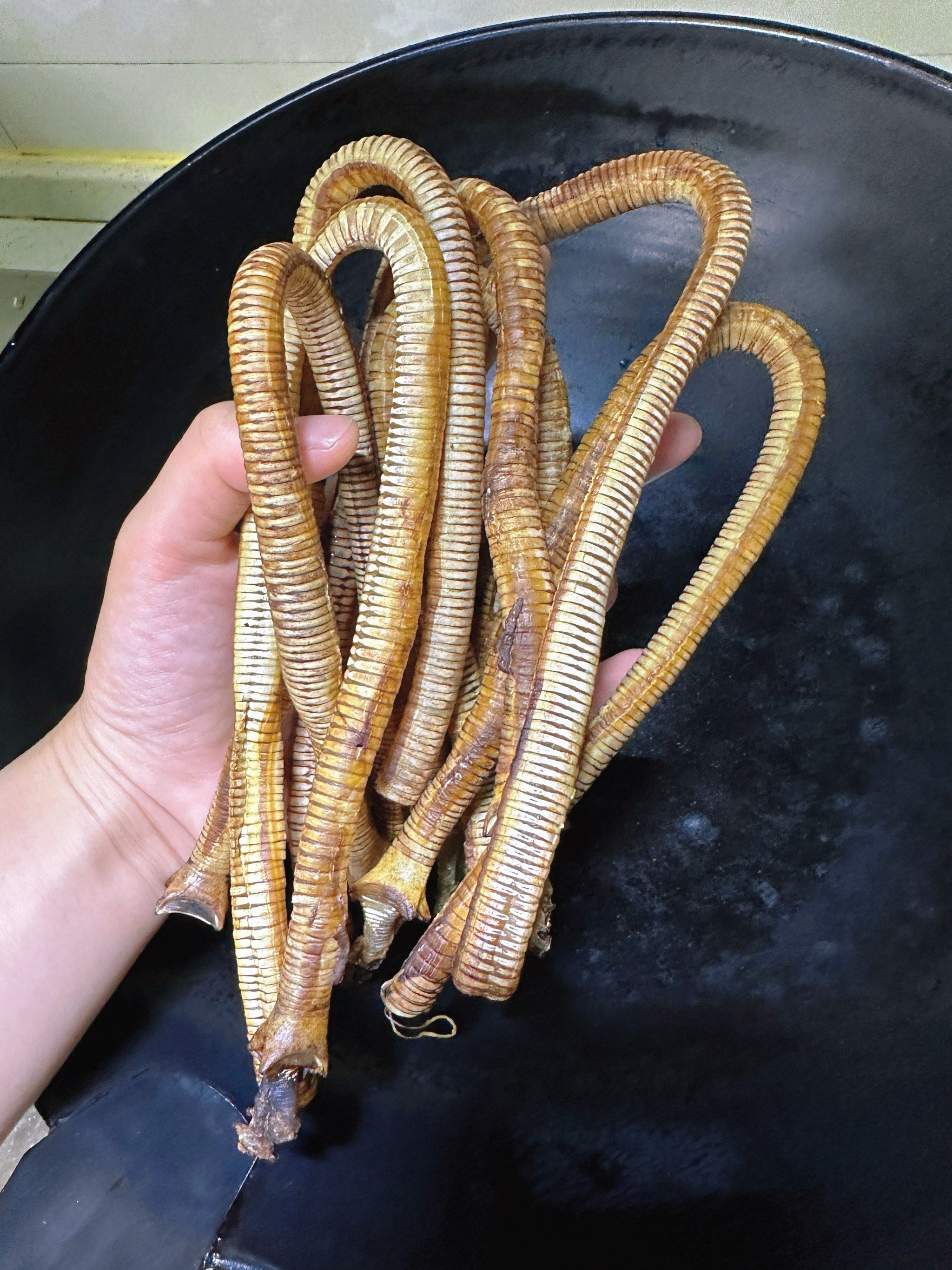 老妈说我们小时候咳嗽
她都用鹅喉管放