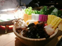 -湊湊火锅·茶憩(杭州湖滨银泰in77店)